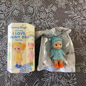 Sonny Angel “I love rainy days” hippopotamus